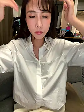 Snapshot of rena_rena_rena chatting on November 7, 3:56 pm rena rena rena online show from November 7, 3:56 pm