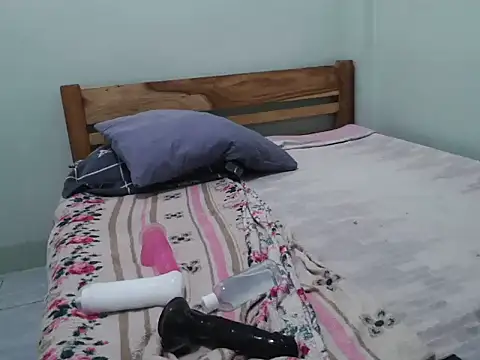 Snapshot of TeaseNPlease_13 chatting on November 13, 3:55 pm TeaseNPlease 13 online show from November 13, 3:55 pm