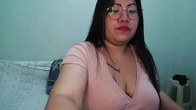 Snapshot of TeaseNPlease_13 chatting on December 15, 9:52 pm TeaseNPlease 13 online show from December 15, 9:52 pm