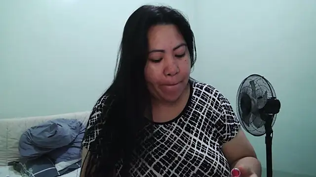 Snapshot of TeaseNPlease_13 chatting on December 18, 3:40 pm TeaseNPlease 13 online show from December 18, 3:40 pm