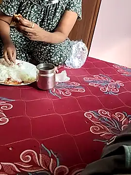 Snapshot of tamilkajal chatting on November 9, 9:40 am tamilkajal online show from November 9, 9:40 am