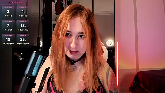 Snapshot of MissNyrra chatting on October 12, 2:32 am MissNyrra online show from October 12, 2:32 am