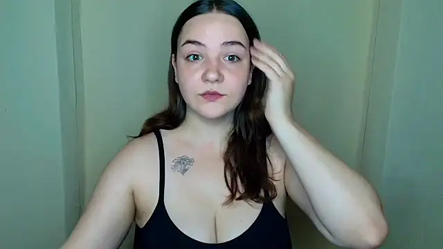 Snapshot of OliviaMontgommery chatting on July 5, 2:29 am OliviaMontgommery online show from July 5, 2:29 am