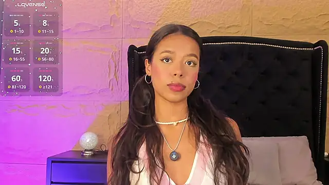 naomi hill1 online show from November 20, 9:47 pm