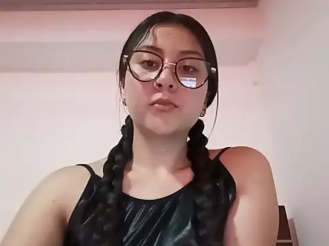 Snapshot of lil_mila chatting on October 22, 8:30 pm lil mila online show from October 22, 8:30 pm