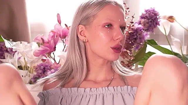 RanyThomson online show from November 15, 12:34 pm