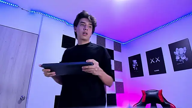 jeycobb online show from April 7, 1:06 am