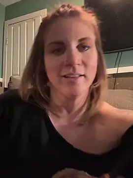 Snapshot of thejigglejoint chatting on November 4, 2:54 am thejigglejoint online show from November 4, 2:54 am