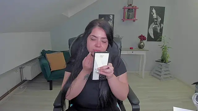 Snapshot of DennysseCharm chatting on October 13, 3:28 am DennysseCharm online show from October 13, 3:28 am