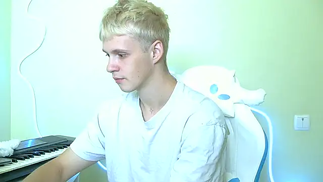 Snapshot of _Timmy_Boy_ chatting on October 4, 10:24 am  Timmy Boy  online show from October 4, 10:24 am