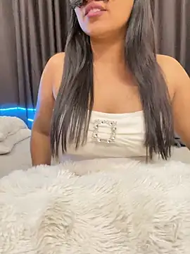 vickyandtania online show from February 13, 5:42 pm