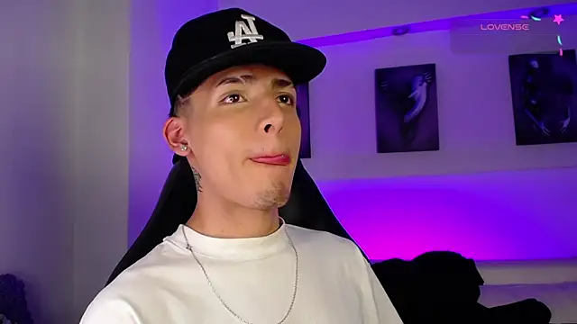 Snapshot of MateoMitchell chatting on February 8, 8:45 pm MateoMitchell online show from February 8, 8:45 pm