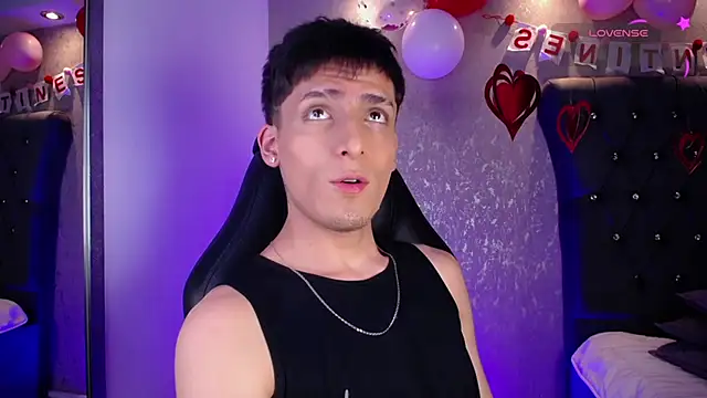 Snapshot of MateoMitchell chatting on February 13, 4:30 am MateoMitchell online show from February 13, 4:30 am