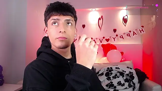 Snapshot of MateoMitchell chatting on February 16, 4:52 am MateoMitchell online show from February 16, 4:52 am