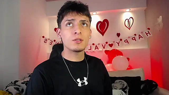 Snapshot of MateoMitchell chatting on February 17, 4:09 am MateoMitchell online show from February 17, 4:09 am