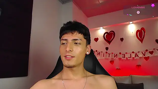 Snapshot of MateoMitchell chatting on February 20, 6:26 am MateoMitchell online show from February 20, 6:26 am