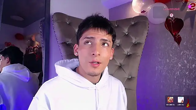 Snapshot of MateoMitchell chatting on February 21, 4:46 am MateoMitchell online show from February 21, 4:46 am