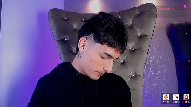 Snapshot of MateoMitchell chatting on February 24, 4:43 am MateoMitchell online show from February 24, 4:43 am