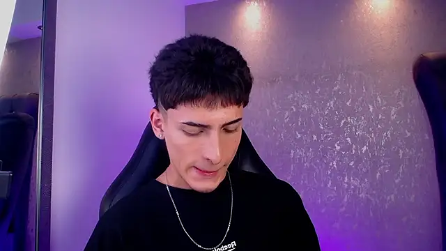 Snapshot of MateoMitchell chatting on February 26, 11:37 pm MateoMitchell online show from February 26, 11:37 pm