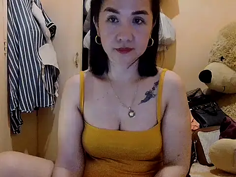 KissHott online show from February 9, 1:48 pm