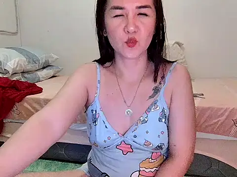 KissHott online show from July 6, 1:30 pm