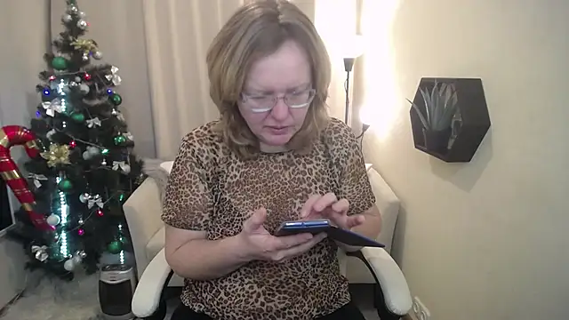 VestaWoody online show from December 21, 7:26 am