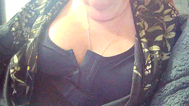 Playful MILF Demi online show from February 8, 10:46 pm