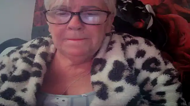 Snapshot of Playful_MILF_Demi chatting on April 30, 9:30 pm Playful MILF Demi online show from April 30, 9:30 pm