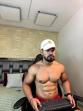 Ezzio Scolaro online show from December 16, 9:53 pm