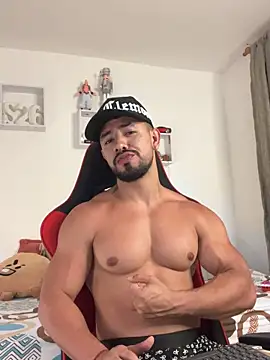 Ezzio Scolaro online show from April 12, 11:21 pm