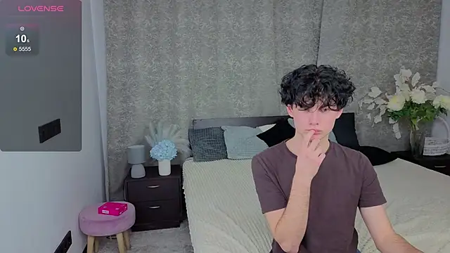 Cute Mike online show from December 3, 7:45 pm