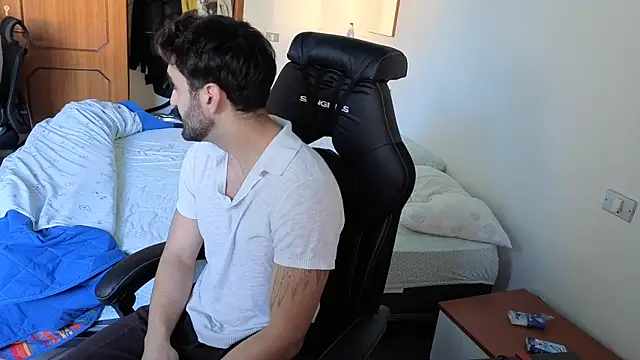 Al3xox02 online show from April 4, 12:35 pm