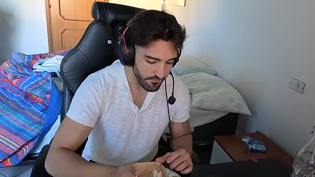 Al3xox02 online show from April 8, 3:12 pm