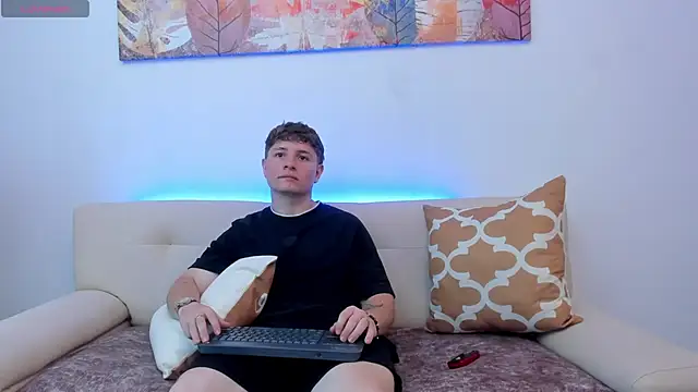 Leoo Miller online show from October 9, 8:51 pm