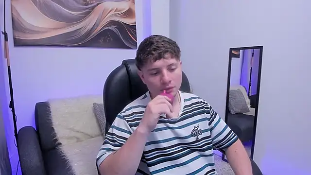 Leoo Miller online show from December 17, 7:47 am