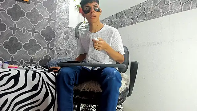 sexyboys cutex18 online show from February 5, 8:35 pm