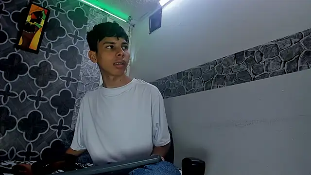 sexyboys cutex18 online show from February 7, 8:56 pm