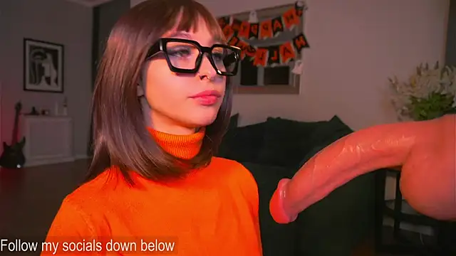 karolineneuer  online show from October 27, 2:15 am