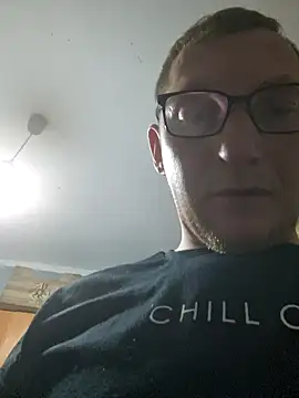 Snapshot of MeskaKurwa1988 chatting on October 13, 9:59 pm MeskaKurwa1988 online show from October 13, 9:59 pm