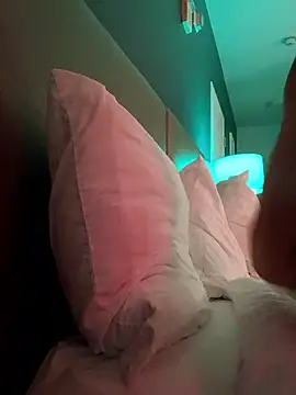 nvthvn555 online show from October 31, 8:04 am