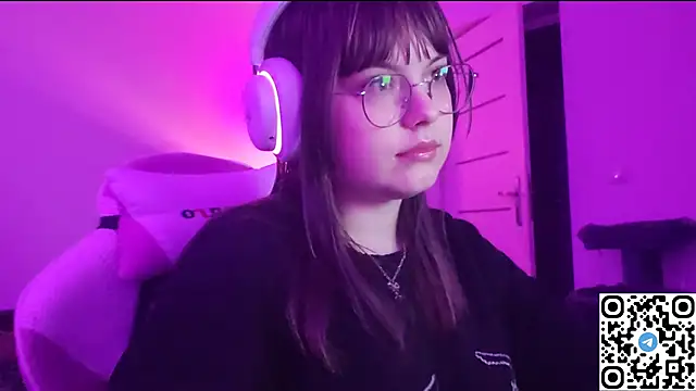 KristiBloom online show from December 14, 10:25 pm