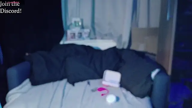 venusflytrapped online show from February 12, 3:45 am