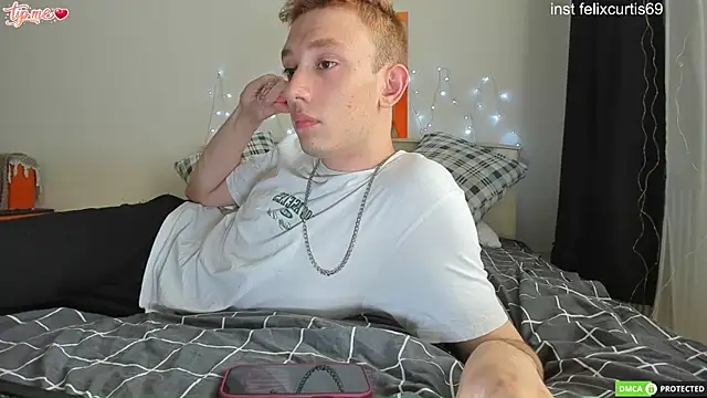 Snapshot of felixcurt69 chatting on July 22, 10:07 am felixcurt69 online show from July 22, 10:07 am
