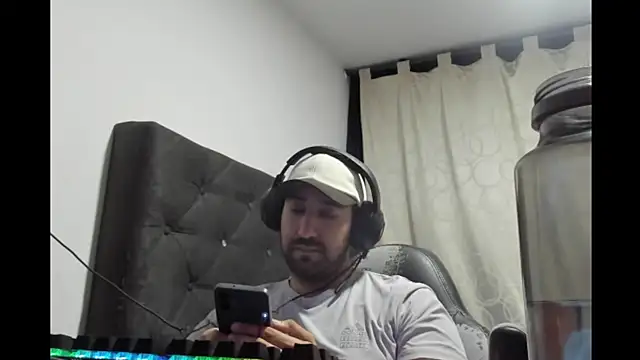 coolfriki online show from April 9, 1:49 am