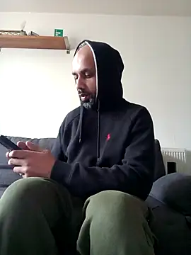 T1T012 online show from February 1, 3:10 pm