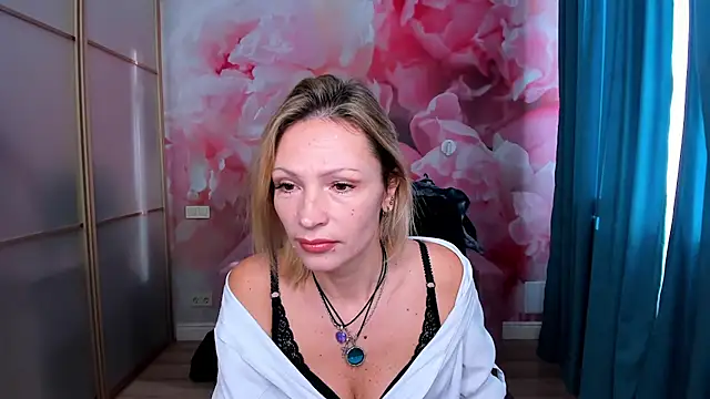 AlinaMoor online show from November 14, 6:45 am