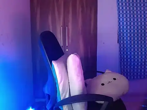 Snapshot of Roiseeee chatting on February 27, 4:45 am Roiseeee online show from February 27, 4:45 am