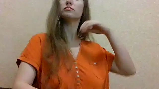 Snapshot of Lynirina chatting on February 3, 1:04 am Lynirina online show from February 3, 1:04 am