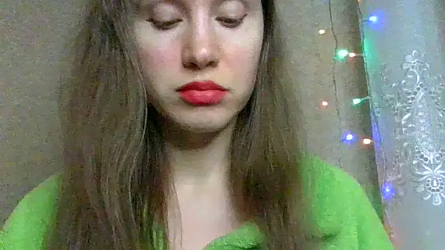 Snapshot of Lynirina chatting on February 3, 11:43 pm Lynirina online show from February 3, 11:43 pm