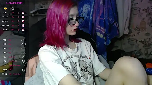 Dreamy Red Girl online show from October 20, 3:18 am